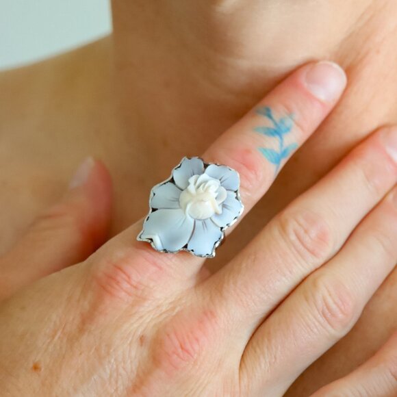 Italian Cameo Shell Flower Ring in 925 Sterling Silver - Picture 1 of 5